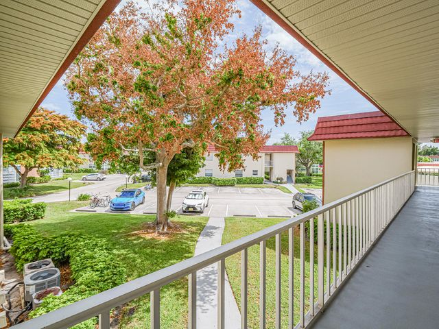 27 Pine Arbor Lane 205, Vero Beach, FL 32962