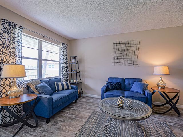 27 Pine Arbor Lane 205, Vero Beach, FL 32962