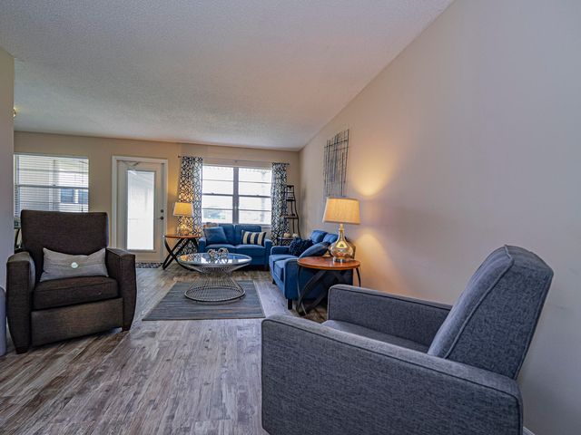 27 Pine Arbor Lane 205, Vero Beach, FL 32962