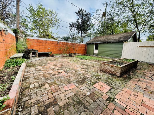 1410 Walton Street, Houston, TX 77009