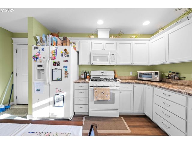 1676 Se 3RD St, Astoria, OR 97103