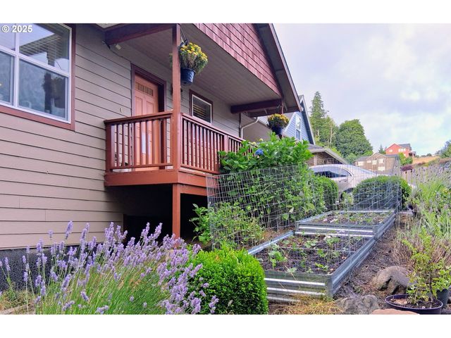 1676 Se 3RD St, Astoria, OR 97103