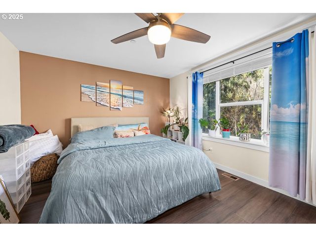 1676 Se 3RD St, Astoria, OR 97103