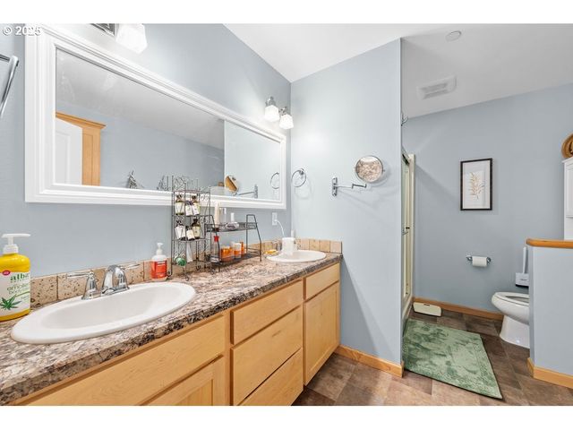 1676 Se 3RD St, Astoria, OR 97103