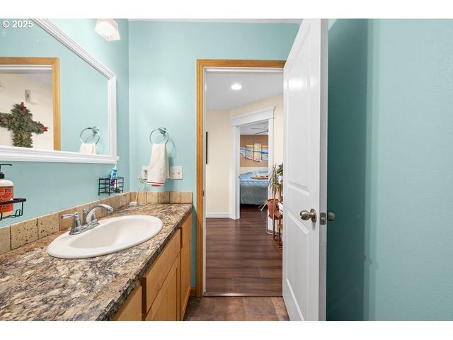 1676 Se 3RD St, Astoria, OR 97103