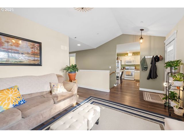 1676 Se 3RD St, Astoria, OR 97103