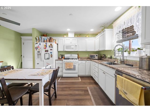 1676 Se 3RD St, Astoria, OR 97103