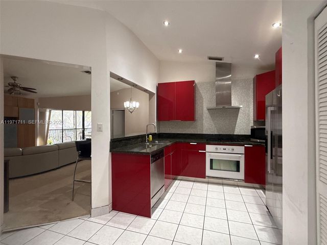 402 SW 158th Ter 201, Pembroke Pines, FL 33027