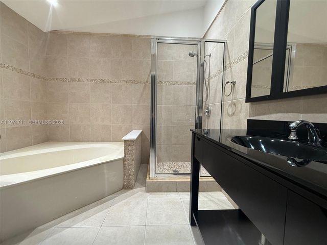 402 SW 158th Ter 201, Pembroke Pines, FL 33027