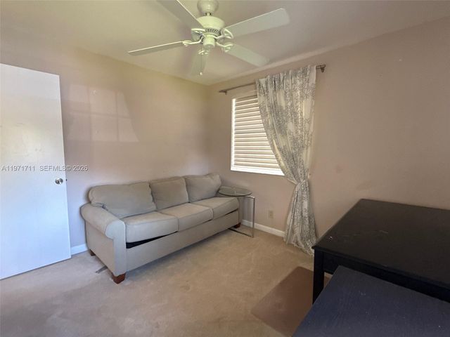 402 SW 158th Ter 201, Pembroke Pines, FL 33027