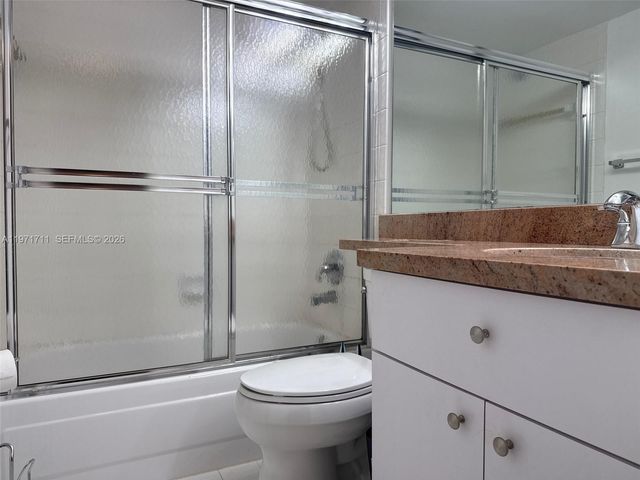 402 SW 158th Ter 201, Pembroke Pines, FL 33027