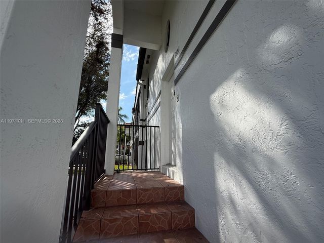 402 SW 158th Ter 201, Pembroke Pines, FL 33027