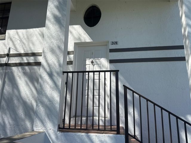 402 SW 158th Ter 201, Pembroke Pines, FL 33027