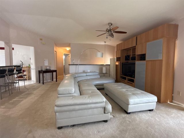 402 SW 158th Ter 201, Pembroke Pines, FL 33027