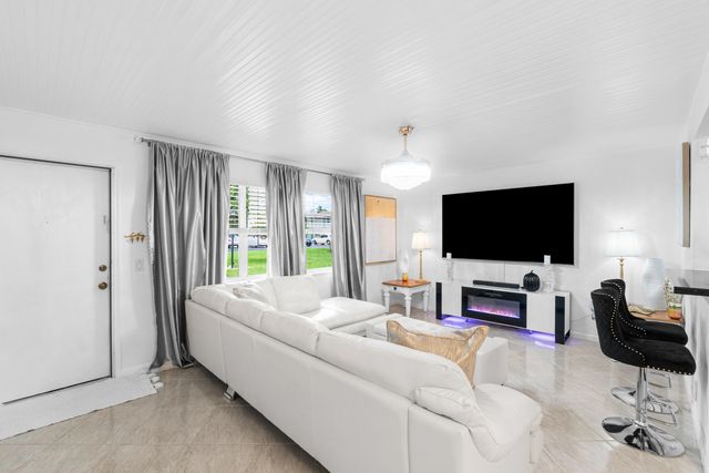 340 Horizons W 102, Boynton Beach, FL 33435