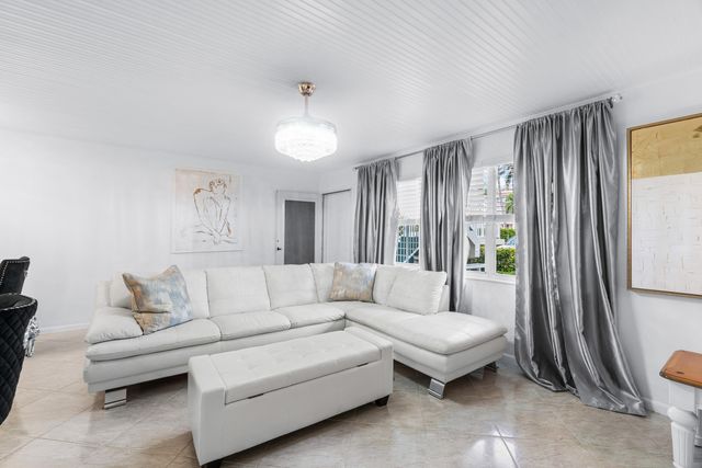 340 Horizons W 102, Boynton Beach, FL 33435