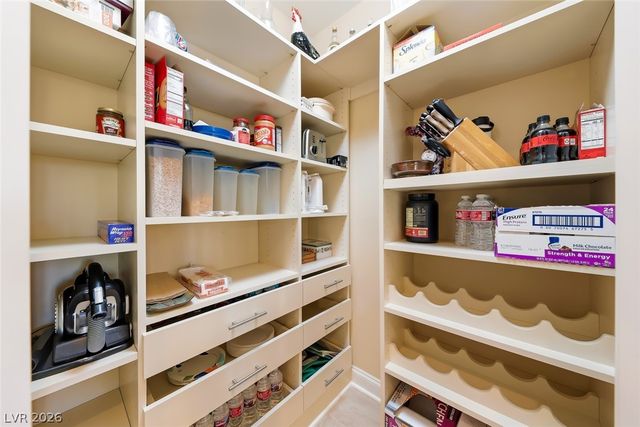 7171 Crowntop Circle, Las Vegas, NV 89118