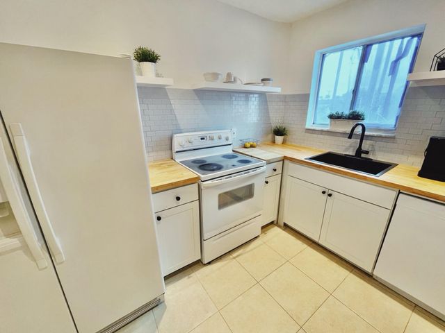 1410 S FEDERAL Highway 205, Lake Worth Beach, FL 33460