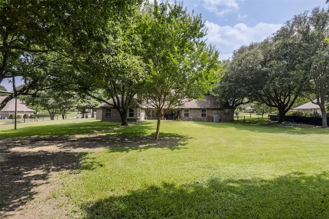 515 Seneca Drive, Waxahachie, TX 75165