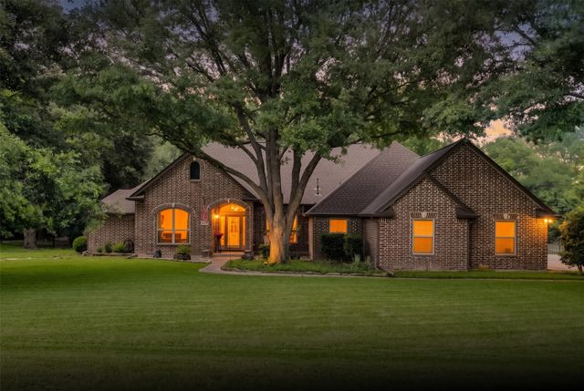 515 Seneca Drive, Waxahachie, TX 75165