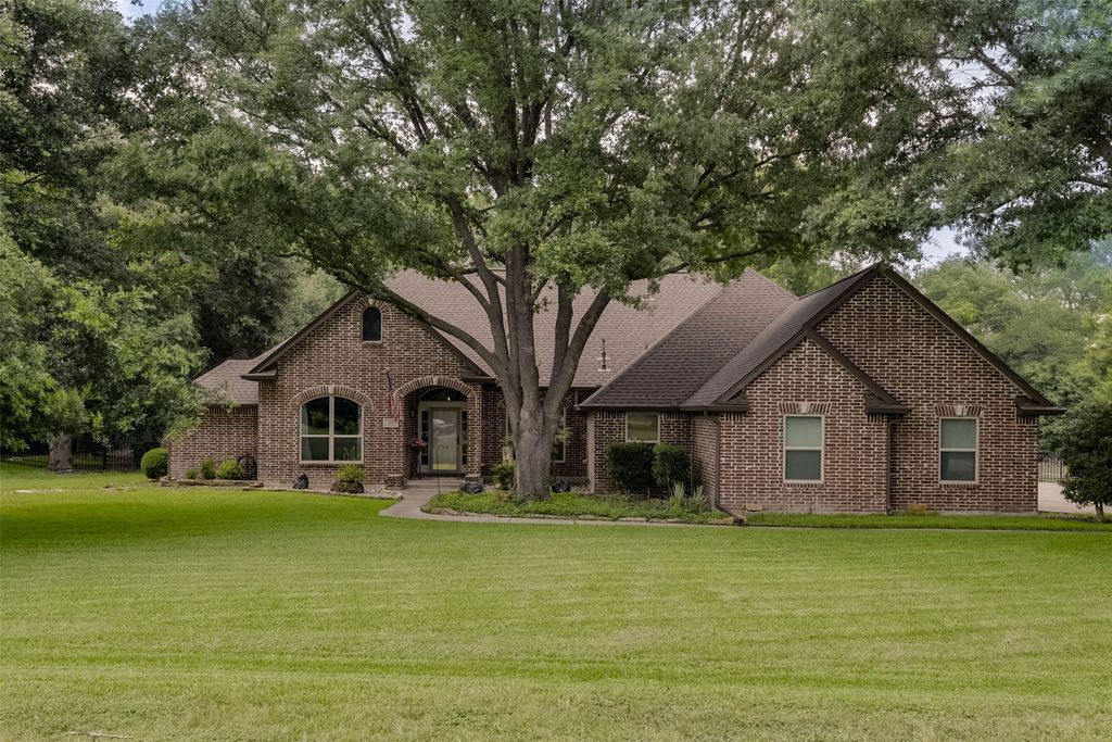 515 Seneca Drive, Waxahachie, TX 75165