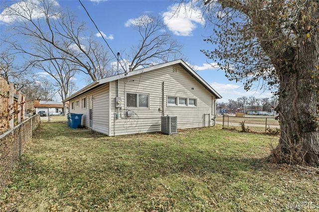 8379 Midwood Avenue, St Louis, MO 63134