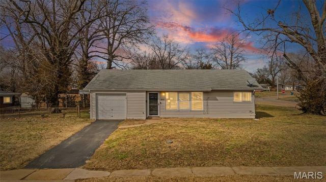 8379 Midwood Avenue, St Louis, MO 63134