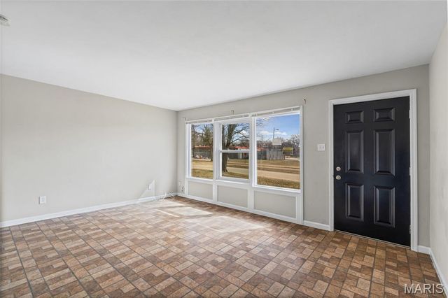 8379 Midwood Avenue, St Louis, MO 63134