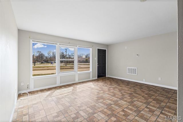 8379 Midwood Avenue, St Louis, MO 63134