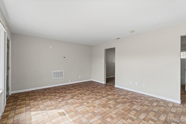 8379 Midwood Avenue, St Louis, MO 63134