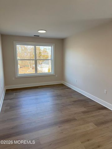 20 4th Avenue, Toms River, NJ 08757