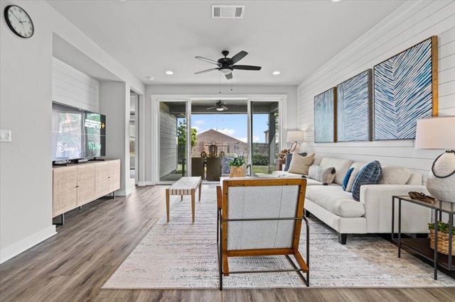 6508 Velvet Leaf LN, Buda, TX 78610