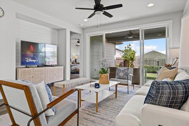 6508 Velvet Leaf LN, Buda, TX 78610