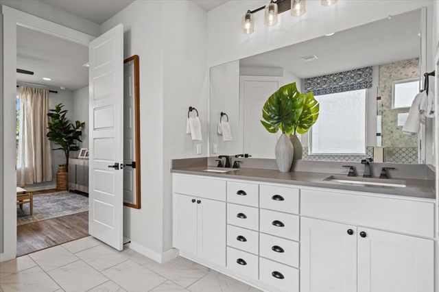 6508 Velvet Leaf LN, Buda, TX 78610