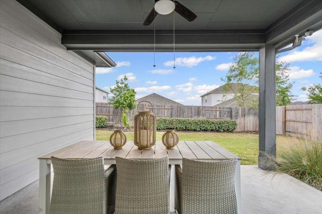 6508 Velvet Leaf LN, Buda, TX 78610