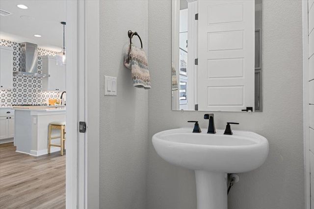 6508 Velvet Leaf LN, Buda, TX 78610