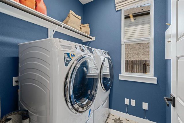 6508 Velvet Leaf LN, Buda, TX 78610