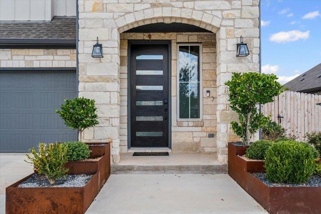 6508 Velvet Leaf LN, Buda, TX 78610