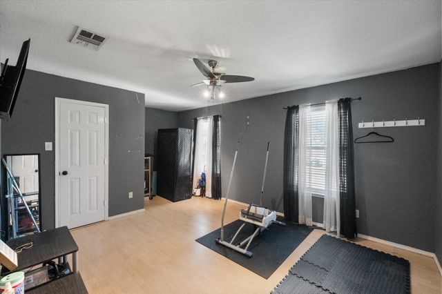 6 Whispering Bend Court, Mansfield, TX 76063