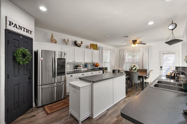 6 Whispering Bend Court, Mansfield, TX 76063