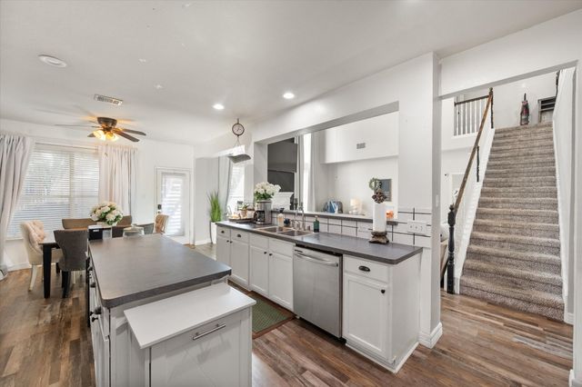 6 Whispering Bend Court, Mansfield, TX 76063