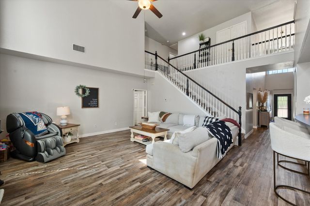 6 Whispering Bend Court, Mansfield, TX 76063