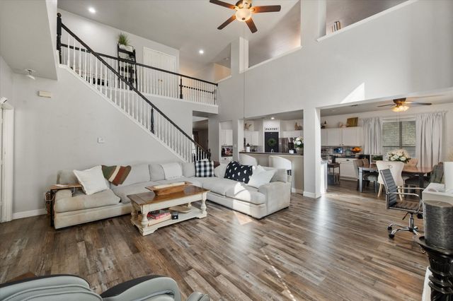 6 Whispering Bend Court, Mansfield, TX 76063