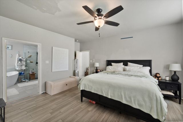 6 Whispering Bend Court, Mansfield, TX 76063