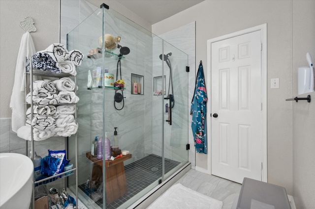 6 Whispering Bend Court, Mansfield, TX 76063