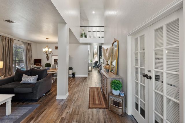 6 Whispering Bend Court, Mansfield, TX 76063