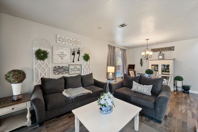 6 Whispering Bend Court, Mansfield, TX 76063