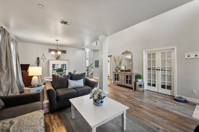 6 Whispering Bend Court, Mansfield, TX 76063