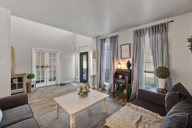 6 Whispering Bend Court, Mansfield, TX 76063