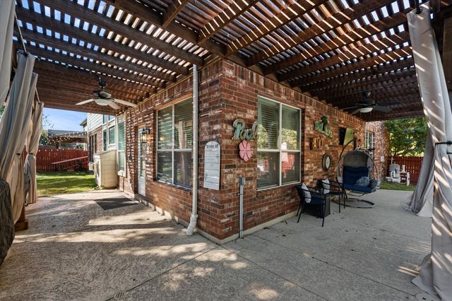 6 Whispering Bend Court, Mansfield, TX 76063